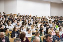 Граждане нуждаются в качественных и доступных медицинских услугах, а медицинскому персоналу должны быть обеспечены надёжные социальные гарантии.